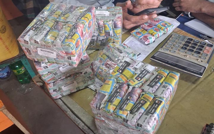 চট্টগ্রামের আনোয়ারায় নকল ব্যান্ডরোলযুক্ত আকিজ বিড়ি জব্দ